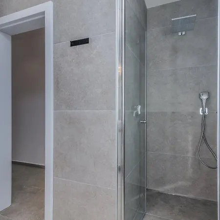 Laluna With Heated Pool * Kornić