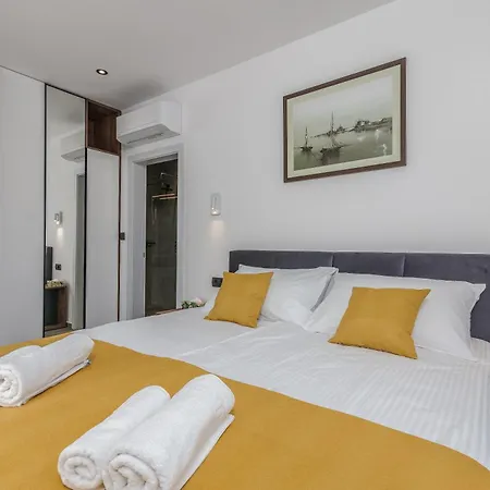 Laluna With Heated Pool Vila