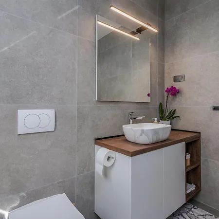 Laluna With Heated Pool Vila *