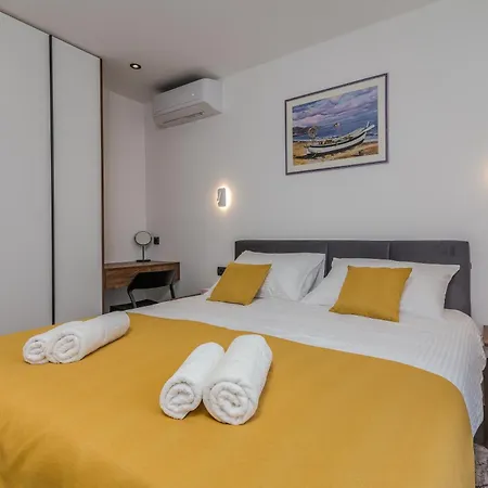 Laluna With Heated Pool Vila *