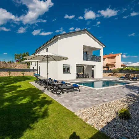 Laluna With Heated Pool