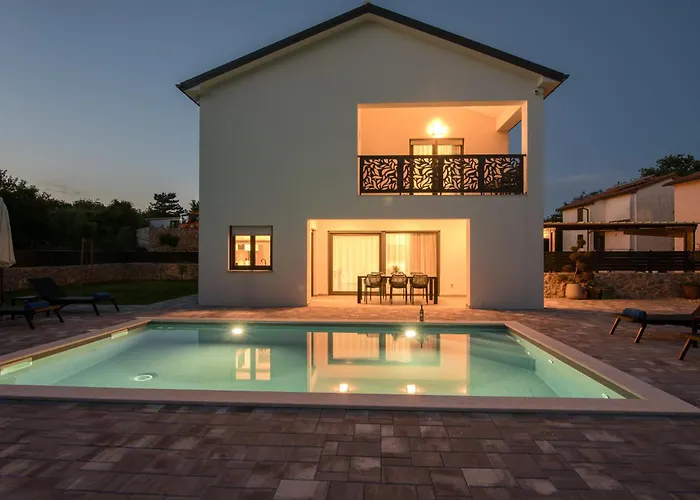 Laluna With Heated Pool