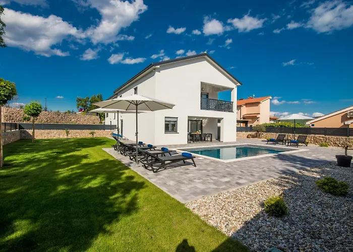 Laluna With Heated Pool