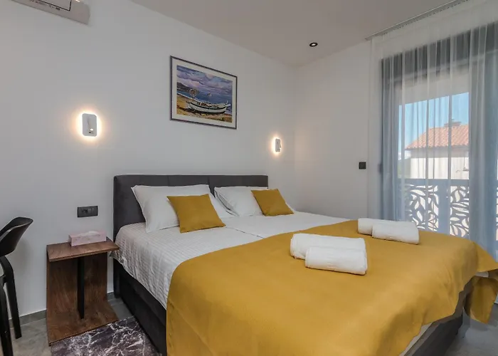 Laluna With Heated Pool * Kornić