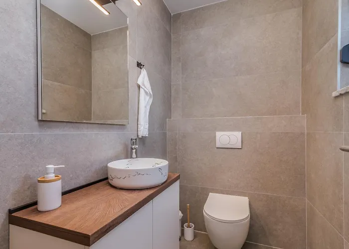 Laluna With Heated Pool Kornić