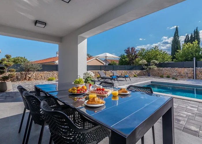 Laluna With Heated Pool *