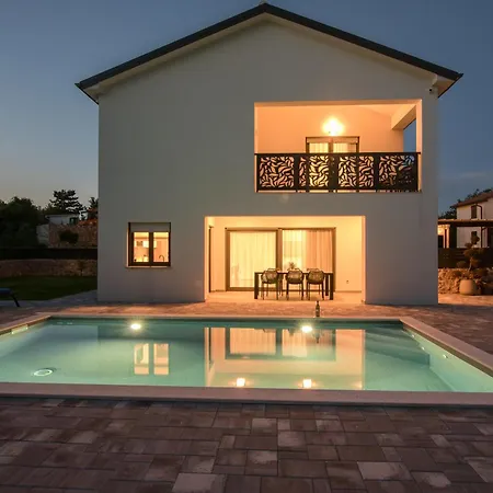 Laluna With Heated Pool