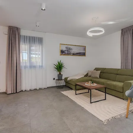 וילה Laluna With Heated Pool Kornić