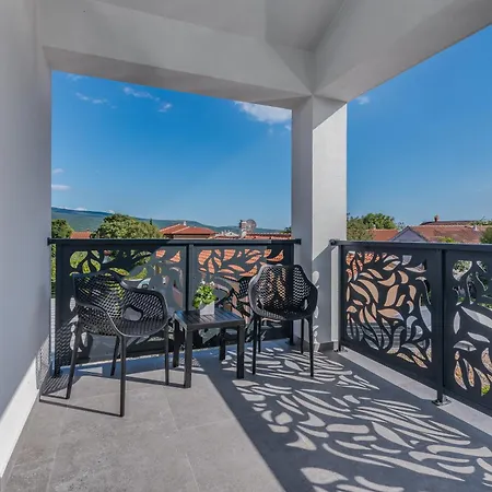 Laluna With Heated Pool וילה Kornić