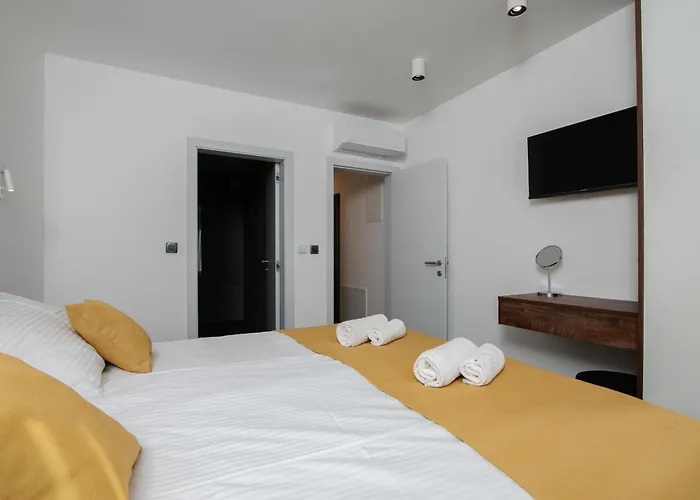 Laluna With Heated Pool Villa *