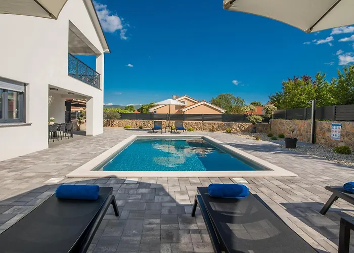 Laluna With Heated Pool Villa