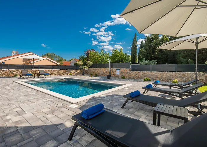 Laluna With Heated Pool Villa