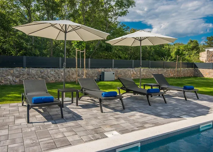 Laluna With Heated Pool Villa