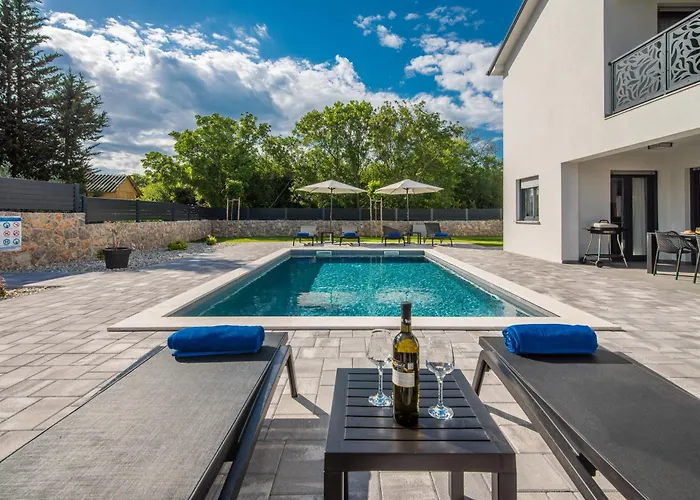 Laluna With Heated Pool Villa