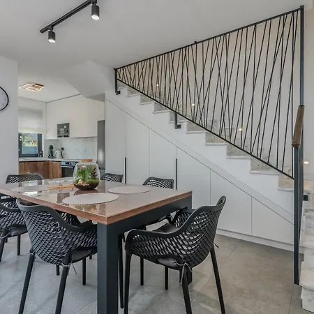 别墅 Laluna With Heated Pool