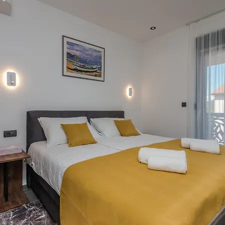 Laluna With Heated Pool * Kornić