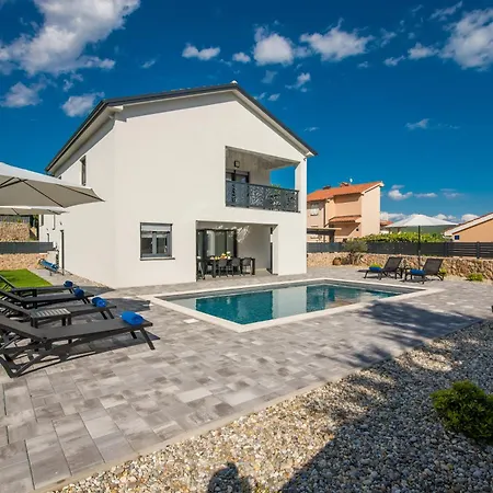 Laluna With Heated Pool *