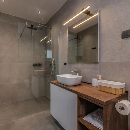 别墅 Laluna With Heated Pool Kornić