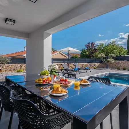 Laluna With Heated Pool *